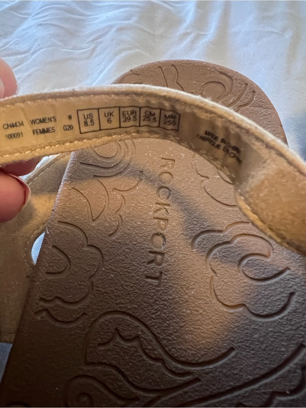 Like New Rockport T-Strap Sandals 8.5 - Picture 3 of 6